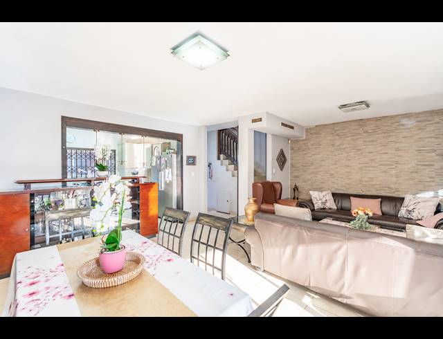4 BEDROOM TOWNHOUSE FOR SALE IN MUSGRAVE